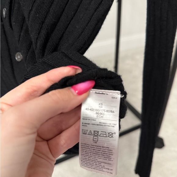 Black Ribbed Button Up Top - Picture 4 of 4